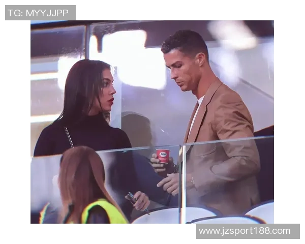 乔治娜分享与C罗及苹果CEO库克等人亲密合影引发热议