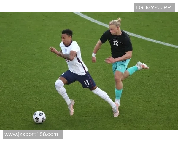 林加德精准直塞助攻杜甘季奇怒射被薛庆浩神勇扑出 林加德精准直塞助攻杜甘季奇怒射被薛庆浩神勇扑出