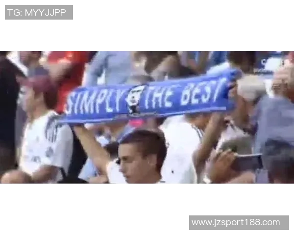 皇马球迷高举横幅抗议主席弗洛伦蒂诺接连失利引发的不满情绪